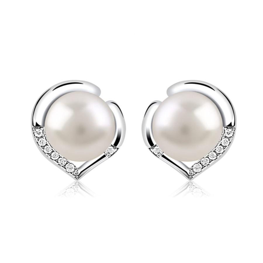 S925 Sterling Silver Fashion Freshwater Pearl Stud Earrings Women's Niche High-end Love Earrings Versatile Temperament Earrings