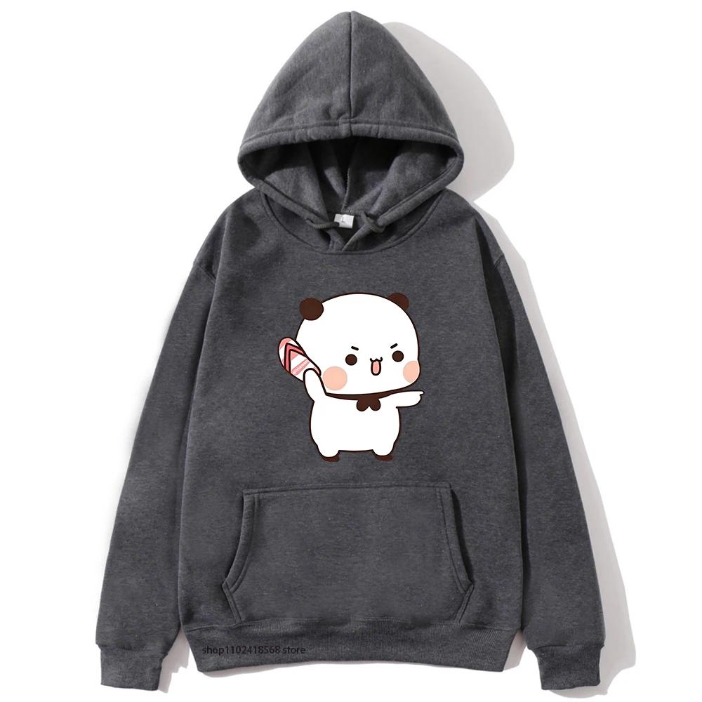 Бубу бросает шлепанцы в Дуду, так как он дразнит Бубуса Толстовка Дудус был брошен шлепанцами Бу, так как толстовка