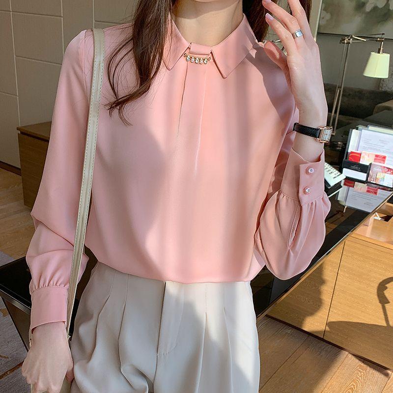 Шикарная блузка в деловом стиле для женщин. Осенняя мода. Женственность и профессиональная привлекательность.