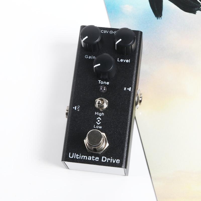 Компактная педаль эффектов для электрогитары: 10 эффектов, включая эквалайзер, дисторшн, овердрайв, фузз, хорус, симуляцию и задержку.