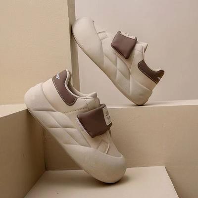 Белые туфли женские осенние новые толстые универсальные спортивные туфли-булочки с мягкой подошвой на липучке модные кроссовки