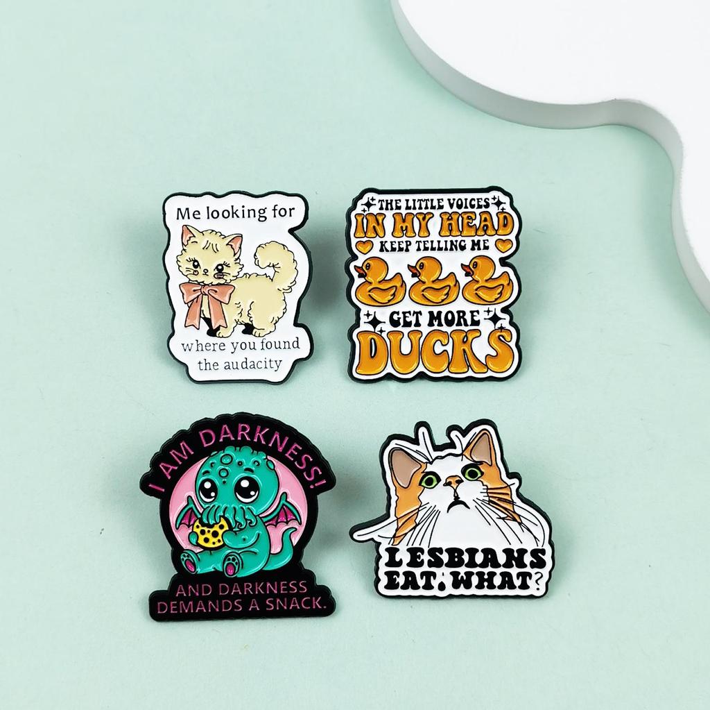 Cute Cartoon Cat Brooch with Bow Badge for Backpack & Clothing Decoration