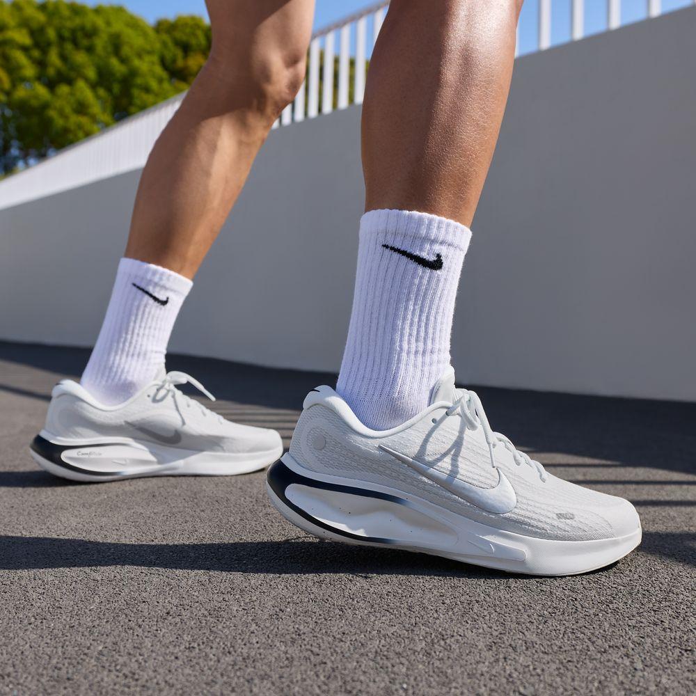 Nike Путешествие Бег Саммит Белый Черный Серебряный
