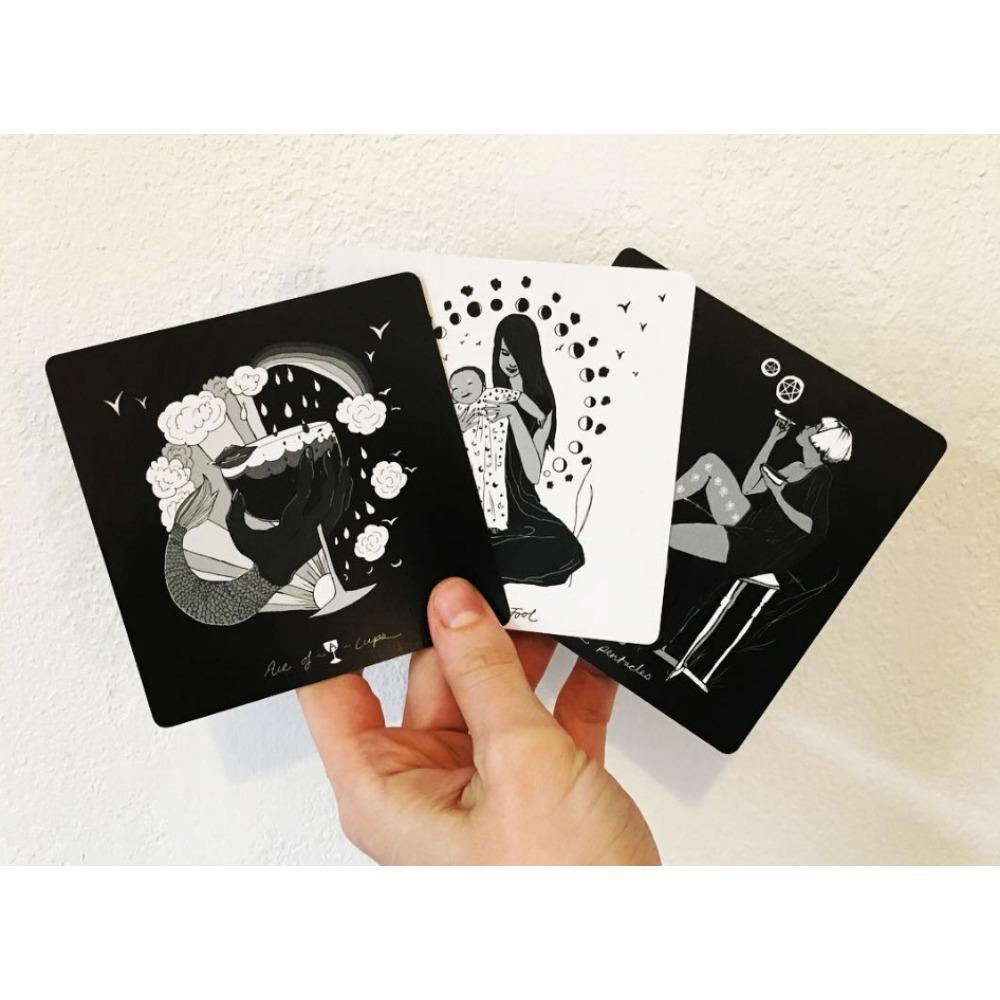 7,5*7,5 см Таро Темных Дней: 78-карточные иллюстрации и колода для гаданий, вдохновленная божественной женской энергией, черно-белая