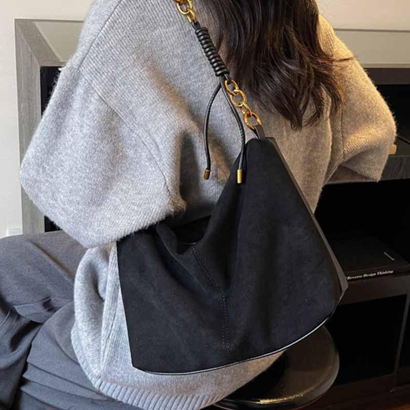 Европейская и американская ретро бархатная сумка из оленьей кожи женская 2025 новая модная и универсальная сумка-пельмень высококачественная замшевая кожа сумка через плечо