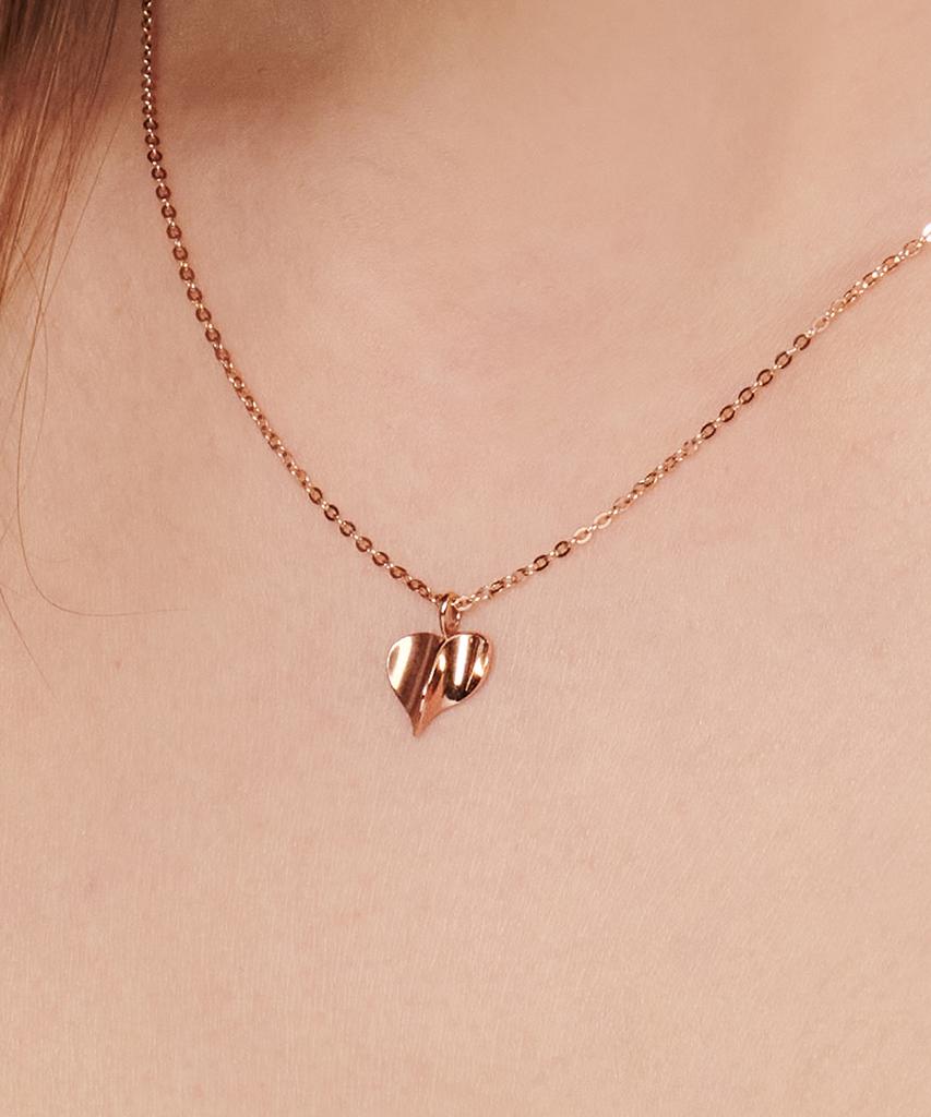 Loveenb [14K Gold] Matte Line Heart Necklace