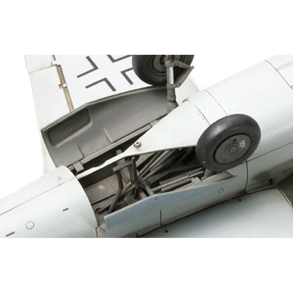 Tamiya Серия 'Шедевр' №97 Немецкий истребитель Heinkel He 162 A-2 'Саламандра' Пластиковая модель
