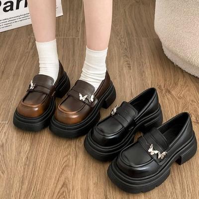 Маленькие кожаные туфли на толстой подошве в британском стиле, весна-осень 2024 года, новые универсальные мокасины с одной педалью, детские, весенние, высокое качество