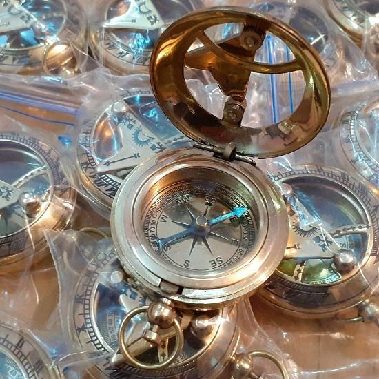 Лот из 20 латунных антикварных морских кнопочных солнечных часов компаса