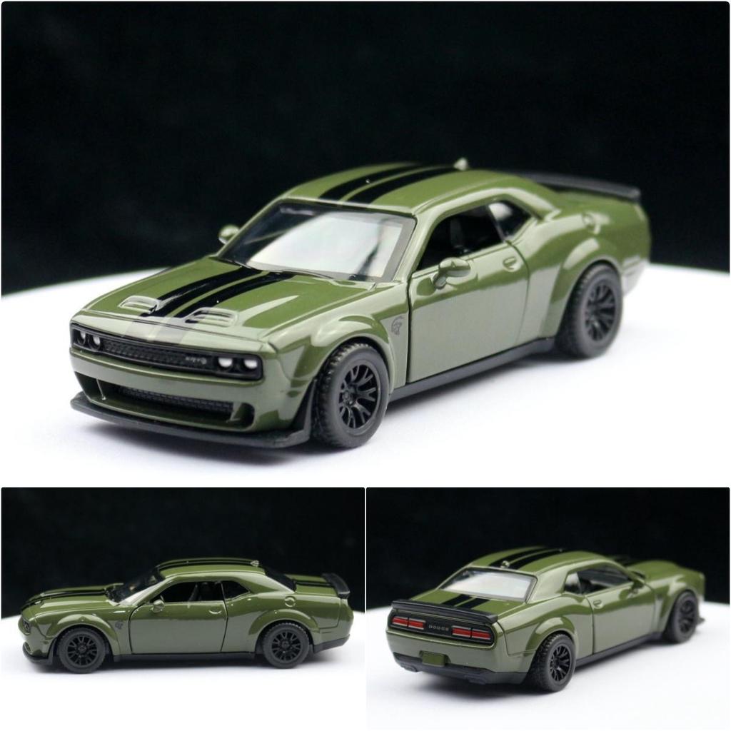 1/44 Dodge Challenger SRT Hellcat Toy Car Model Diecast Metal Vehicle Miniature Pull Back Doors Openable Collection Gift for Kid