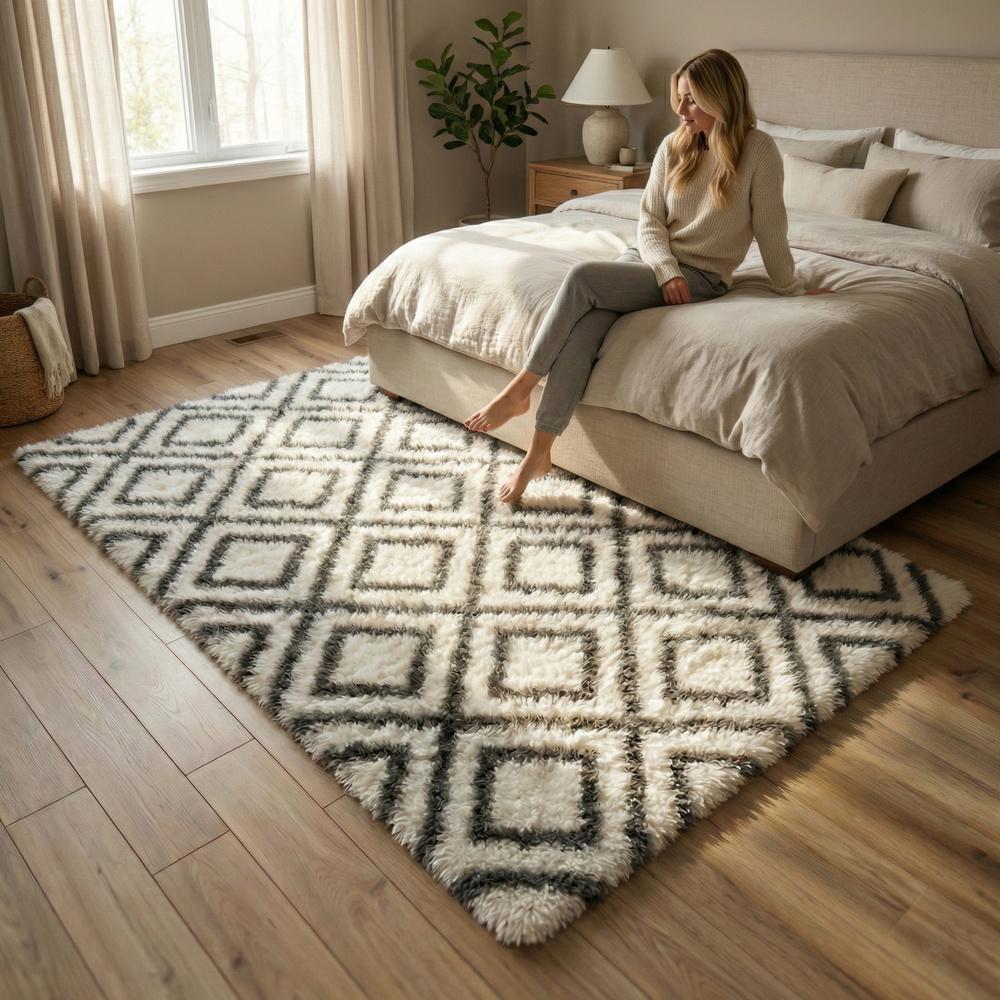 Dywan do salonu shaggy DECOR antypoślizgowy miękki puszysty modny 120x170 White Cube