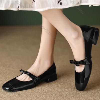 Модные французские ретро туфли-лодочки Мэри Джейн на низком каблуке с толстым бантом Женские 2025 Весна и Осень Новые лакированные туфли-лодочки с мелким вырезом Одинарные туфли