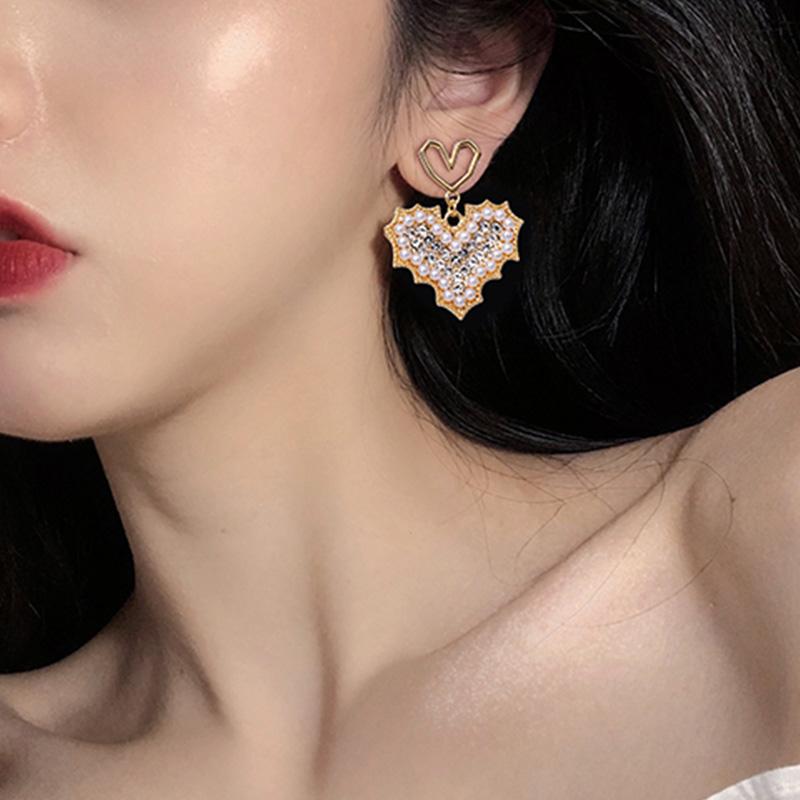 Новые серьги-гвоздики Love Pearl, серьги-гвоздики в форме сердца со стразами, жемчужные серьги для женщин и девушек, для вечеринок, для индивидуальности, темперамента, ювелирные изделия в подарок