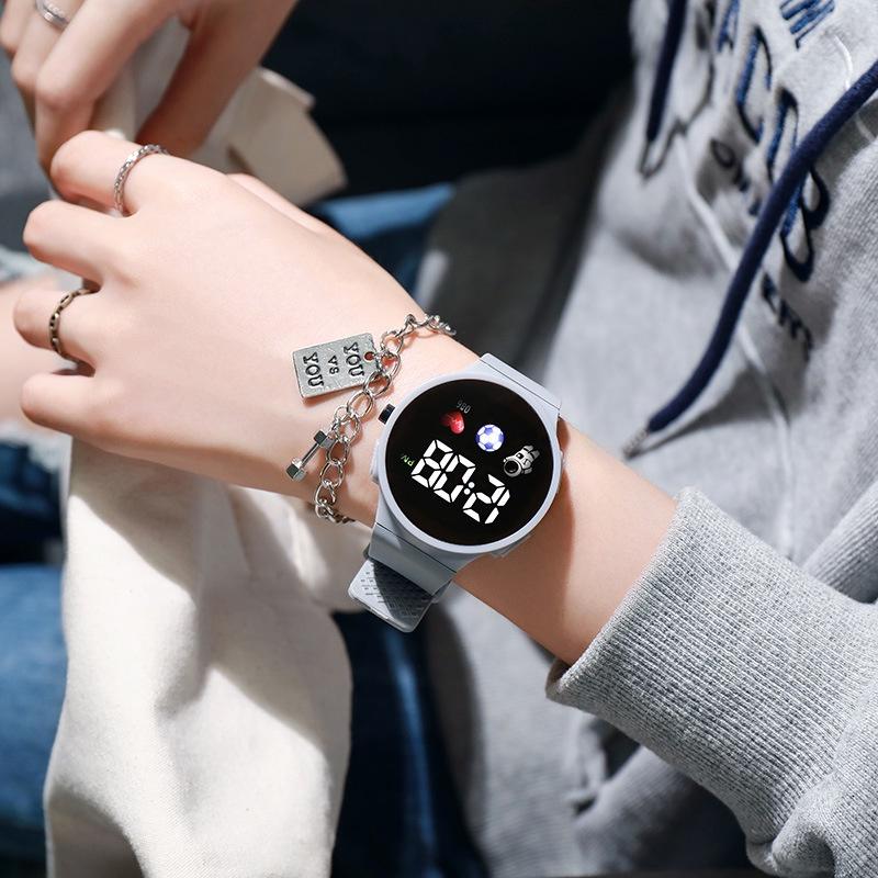 Популярные и стильные круглые электронные часы для детей с дизайном космонавта, высокотехнологичные и модные