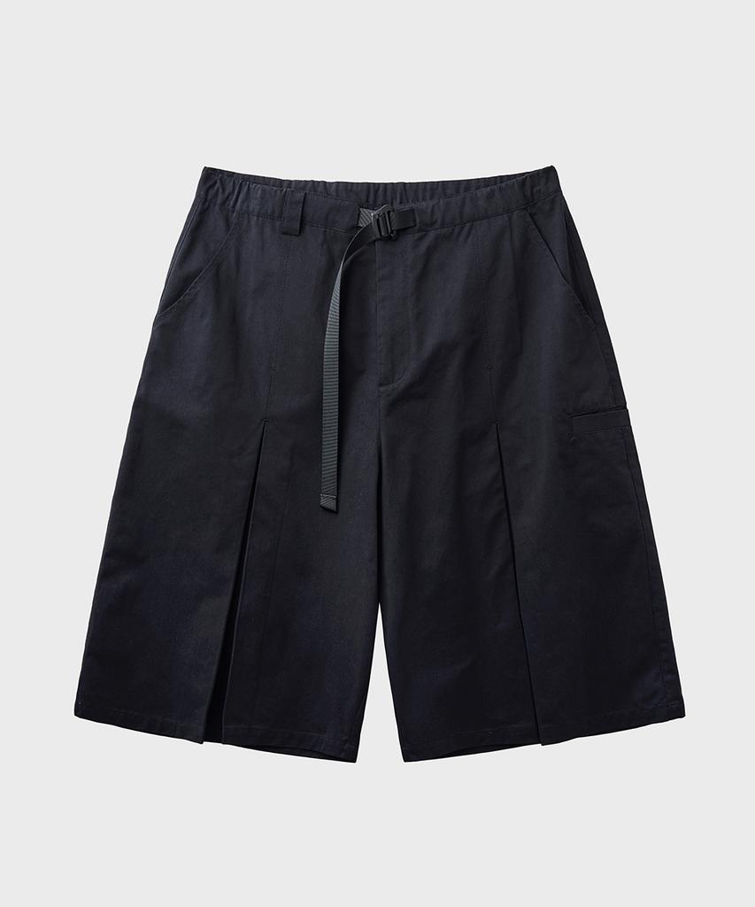HOOVES Deep Tuck Belted Bermuda Shorts [Black]