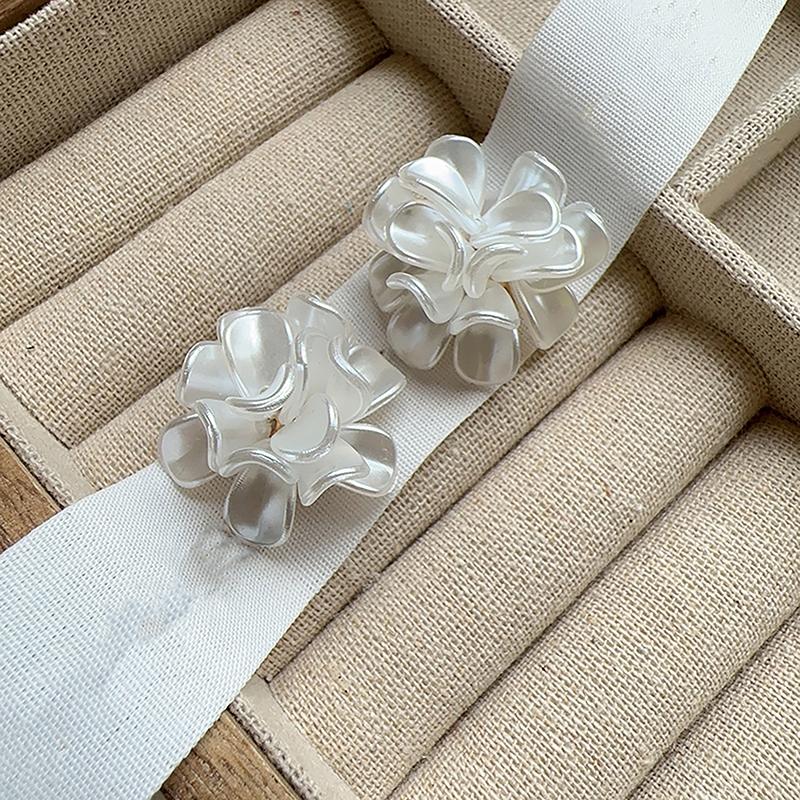 Серьги-цветы из белого акрила для женщин, романтические серьги для свадьбы, простые серьги-гвоздики, ювелирные изделия, подарок для девочек