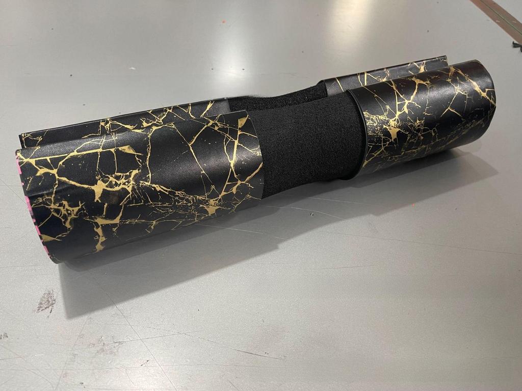 Накладка на шею и плечи для приседаний со штангой и мостика - Мягкая защитная экипировка для тяжелой атлетики