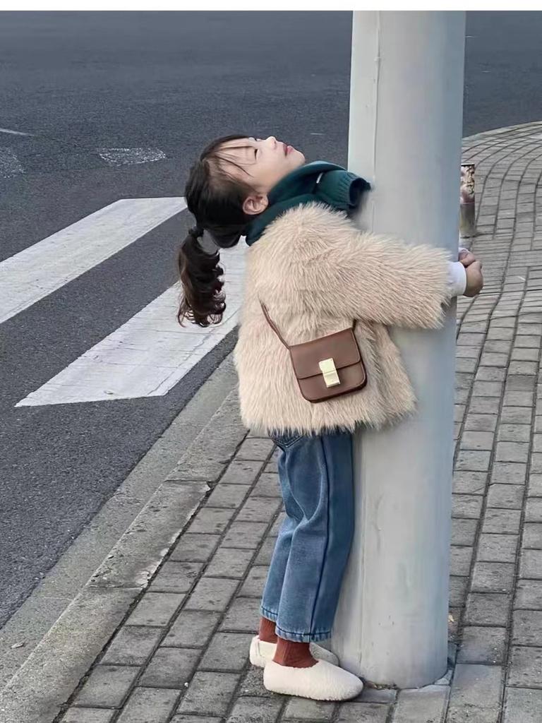 2024 новая зимняя шуба для девочек, однотонная иностранная шуба принцессы, детское хлопковое пальто для девочек, прилив