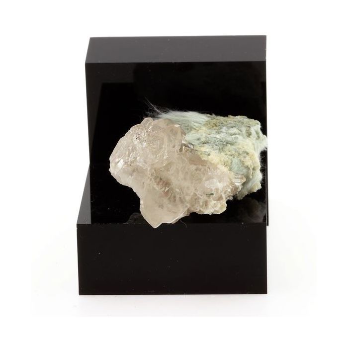 Quartz fumé et Byssolite 195.6 carats