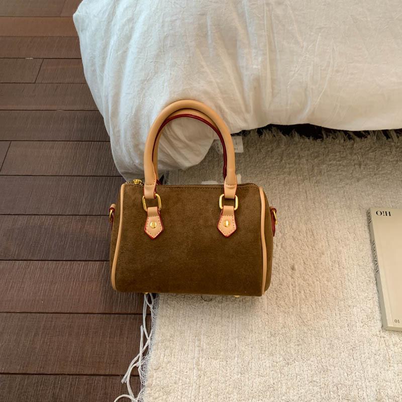 Высококлассная нишевая сумка женская повседневная сумка-бостон 2025 новая модная осенне-зимняя универсальная одноплечевая сумка-кроссбоди сумка-подушка