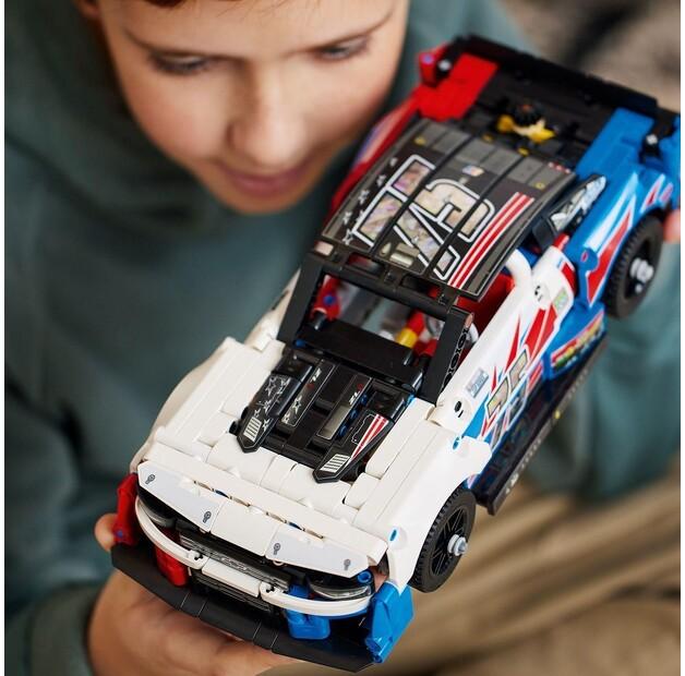 LEGO Technic 42153 Новый Chevrolet Camaro ZL1 из серии NASCAR