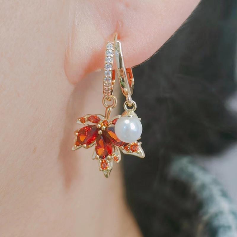 Корейские трендовые висячие серьги с цирконием, красным кленовым листом, имитацией жемчуга для женщин, модные массивные серьги золотого цвета, ювелирные изделия