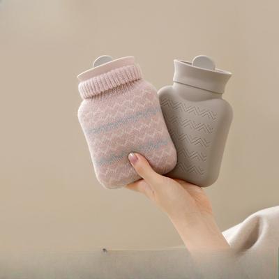 Бытовая грелка для горячей воды, взрывобезопасная маленькая грелка для рук, портативный горячий компресс для девушек, простая силиконовая грелка для горячей воды