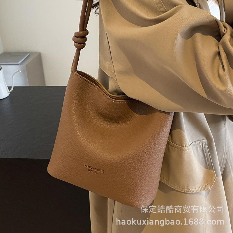 This Year's Popular Bag Women's Large-capacity 2025 New Summer Retro Fashion Shoulder Large-capacity Textured Bucket Bag