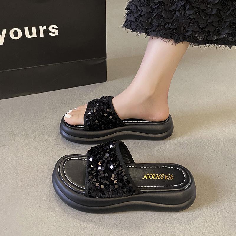 Маффиновые толстоподошвенные крутые тапочки женские летние 2025 новые высококлассные повседневные пляжные шлепанцы