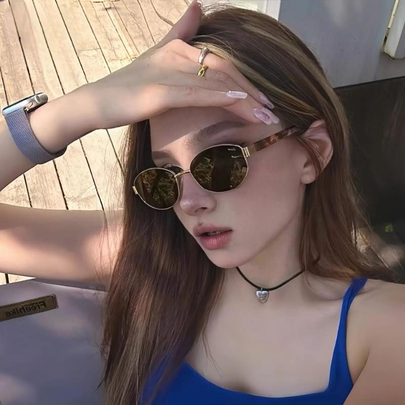 4 пары новых модных очков в стиле ретро, подходящих для повседневной носки на вечеринках и светских мероприятиях. Модные аксессуары