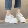 Внутреннее увеличение высоты липучка маленькие белые туфли женские осенние новые повседневные одинарные туфли маффин толстая подошва ретро