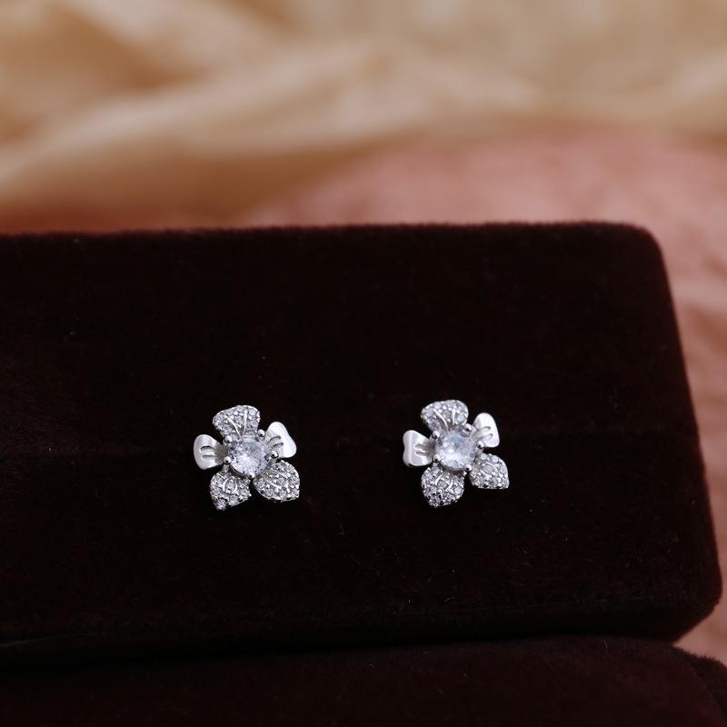 Серьги-цветы с пятью лепестками бриллиантов для женщин, новый стиль, универсальный дизайн, легкие роскошные серьги