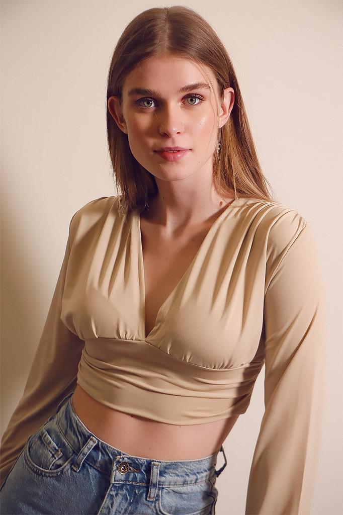 Women's Blouse New Season Fashion Black V-Neck Front and Waist Gathered Sandy Crop Blouse