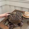 В этом году нишевая сумка-мама с леопардовым принтом, женская, осень-зима 2025, ретро-дизайн, сумка-мессенджер, премиальная наплечная маленькая квадратная сумка