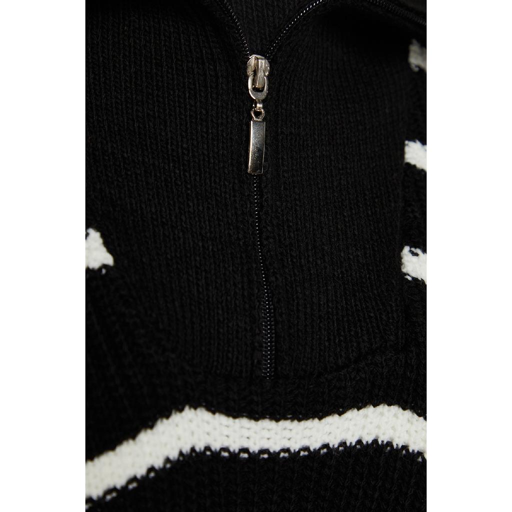 Темно-синий вязаный свитер с полосатым воротником и молнией Tctaw24ak00037