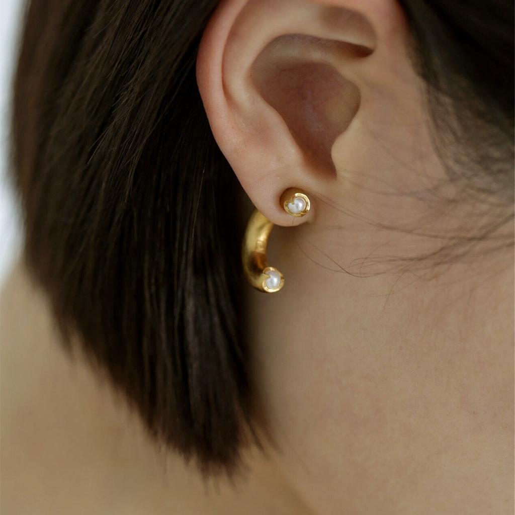 Серьги-пусеты в форме полукруга с жемчугом, нишевый дизайн, простые и универсальные, мгновенно придают милый вид, серьги для стильных девушек, для женщин