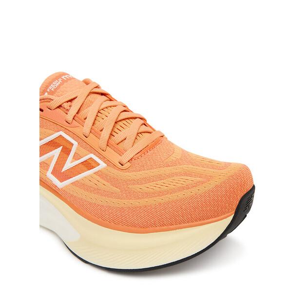 Беговые кроссовки New Balance More V6