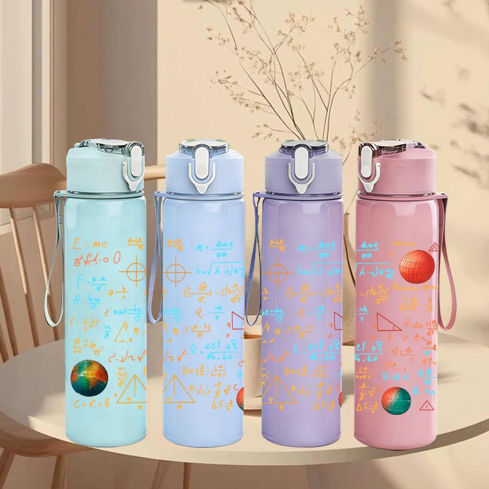1PC Colorful Math Letter Print 750ml Color Plastic Sports Water Bottle Leakproof Flip Straw Lid Suitable for Sports Office Home Use