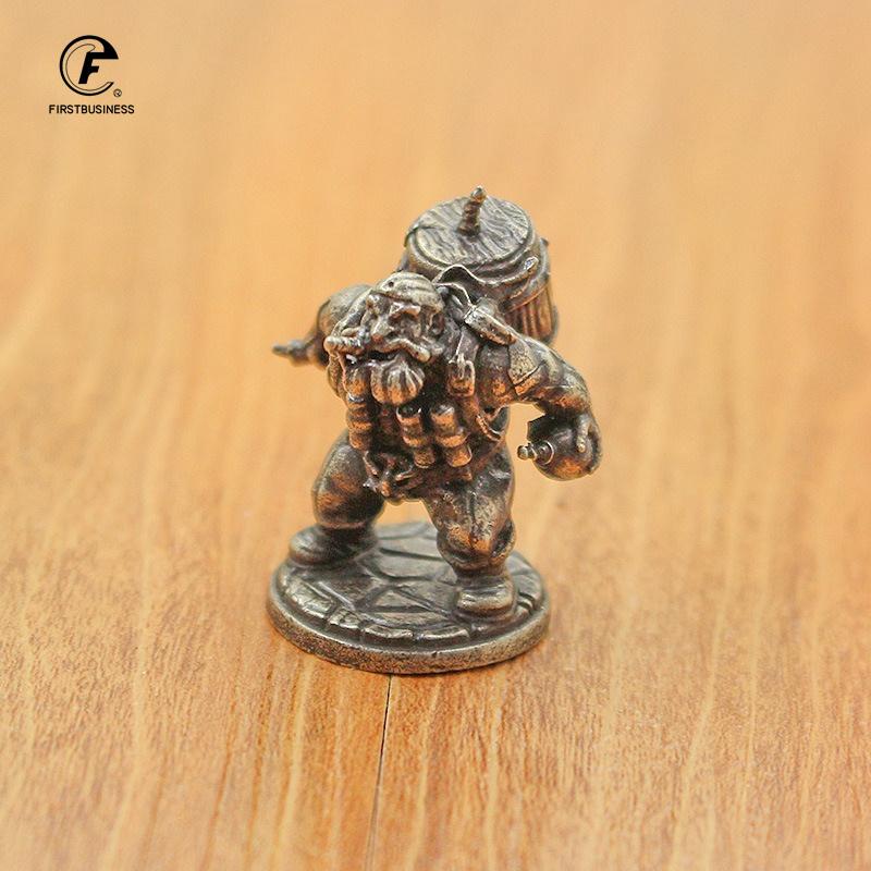Винтажная миниатюрная статуэтка воина-гнома из белой латуни, настольная игра, модель воина, игрушка, настольное декоративное украшение, ремесло, подарок