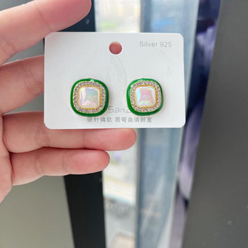 Винтажные преувеличенные зеленые серьги с цирконием, геометрические квадратные зеленые серьги-гвоздики с каплями масла, серьги в гонконгском стиле для женщин