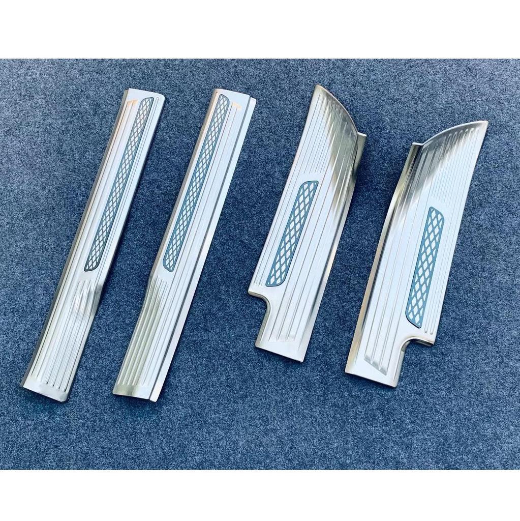 Декоративные накладки на пороги Mitsubishi Outlander 23-24