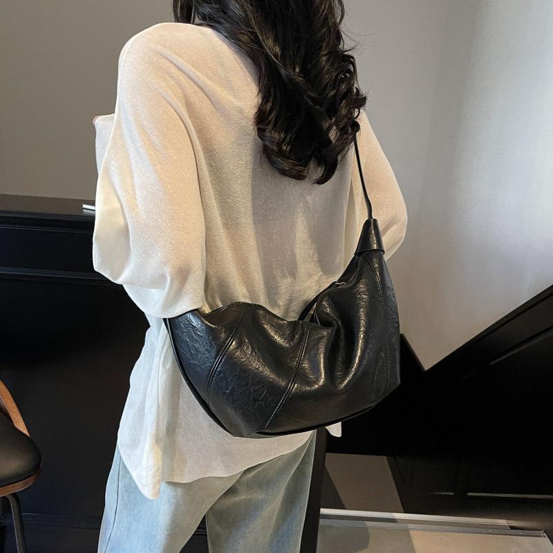 Плечо 2025 Универсальная сумка-мессенджер Корейское издание Сумка с чувством тренда Нишевая ins Пельмени Зимняя мода Складная сумка