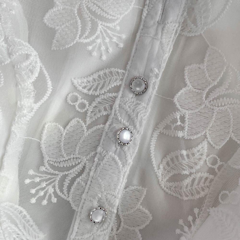 Летнее ретро белое платье А-силуэта с вышивкой и пышными рукавами