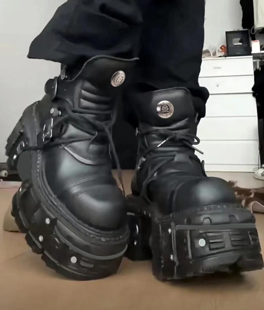 2025 Новые Ботинки Панк из Натуральной Кожи на Танкетке Короткие Ботинки Толстая Подошва Пряжка Шнуровка Уличные Мотоботы