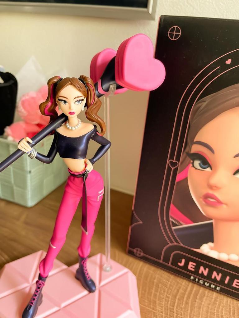 [USED] Ultra Rare BLACKPINK JENNIE Collector's Figure Limited Edition