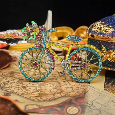 SKEDS Изысканная велосипедная брошь Роскошные цветные стразы Полое исполнение Модное украшение Идеальный подарок на день рождения для женщин.