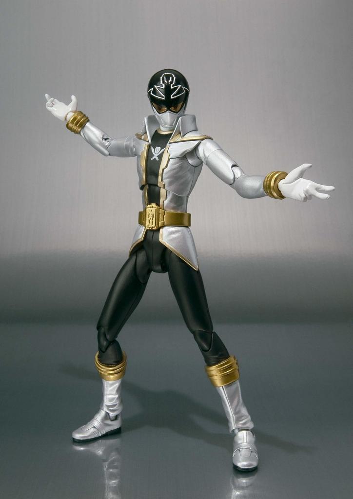 TAMASHII NATIONS Gokai Silver SHFiguarts