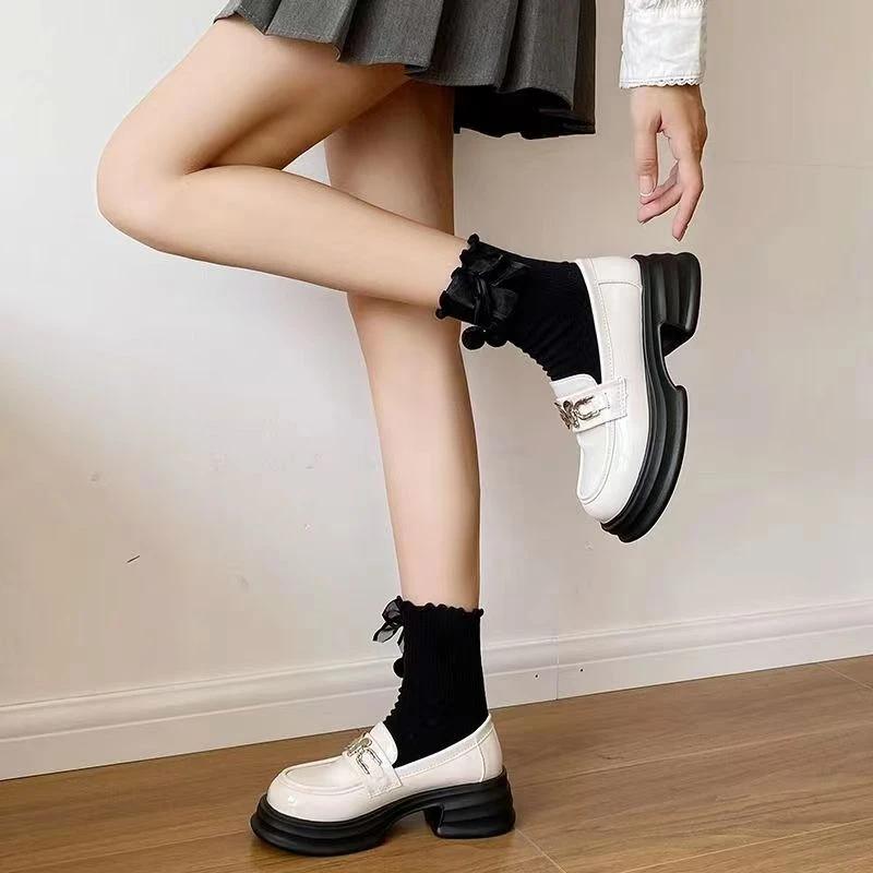 Новая весенне-осенняя высококачественная женская обувь, модные туфли-лоферы с круглым носком на среднем каблуке, украшенные бантом и металлической фурнитурой