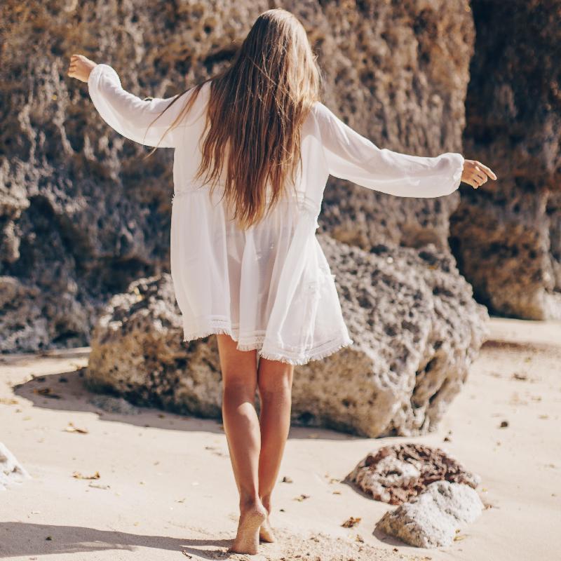 Summer New Beach Bikini Cover-up Sexy V-neck Lace Stitching Micro-sheer Chiffon Skirt Lantern Long-sleeved Loose Women's Swimwear Cover-up Q1056