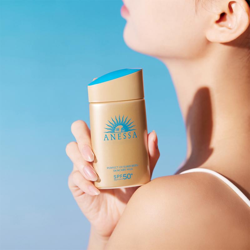 ANESSA Солнцезащитное молочко для ухода за кожей Perfect UV SPF 50+ PA++++ 60 мл